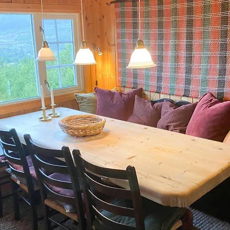Mountain Views Of Hills And Hébergement de vacances Ron