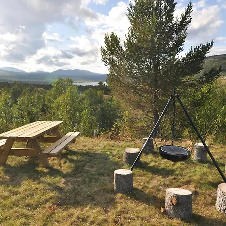 Mountain Views Of Hills And Hébergement de vacances Ron