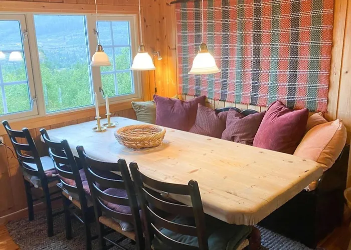 Mountain Views Of Hills And Semesterbostad Ron